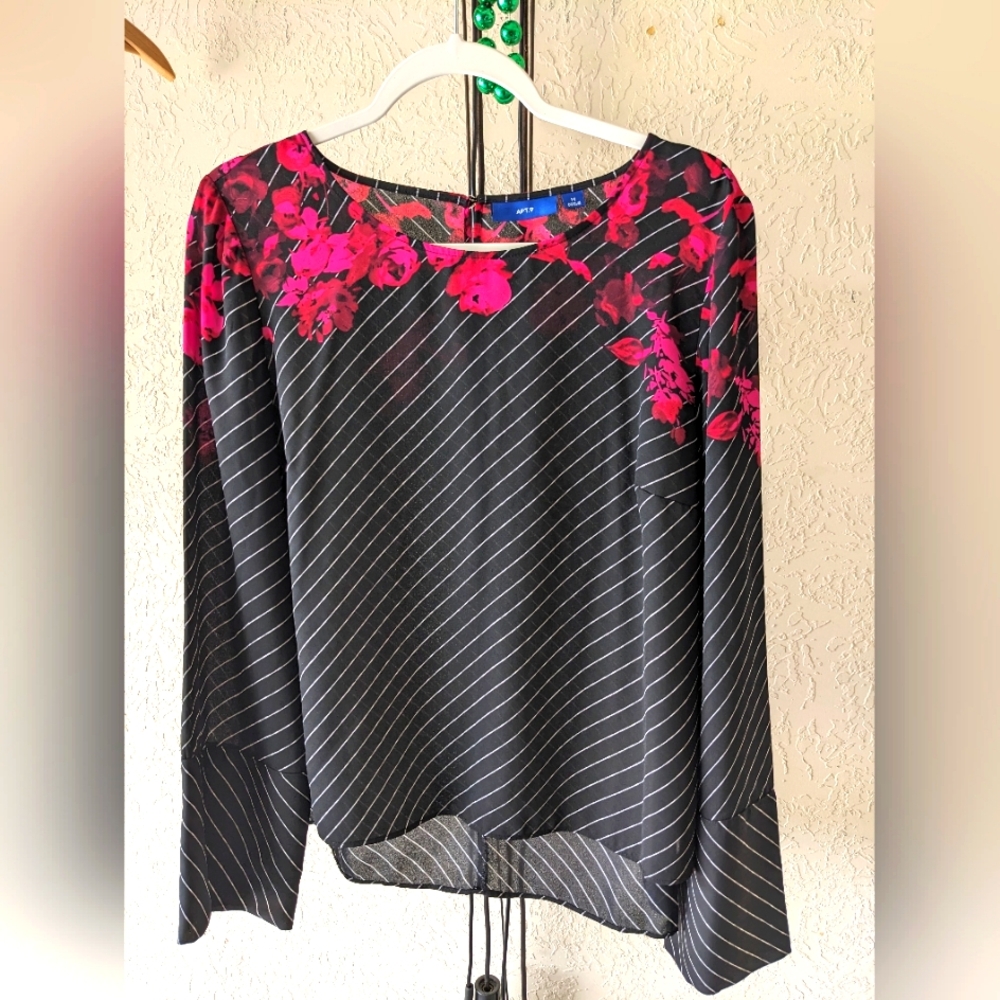 Elegant Black and Pink Floral Women's Top By Apt 9, Med
